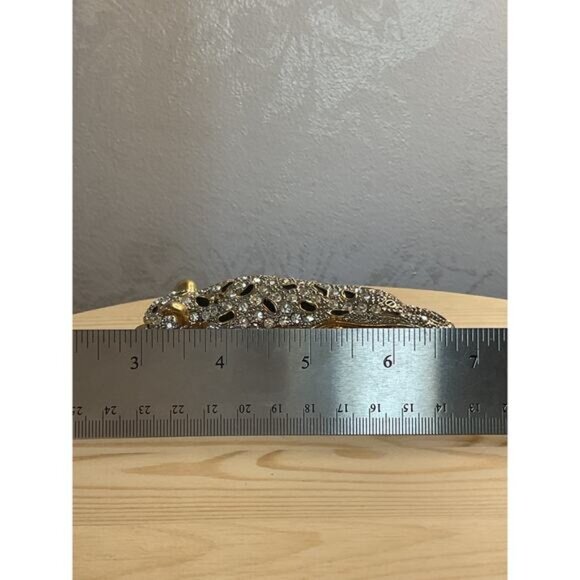 Elegant Gold & Rhinestone Encrusted Shoulder Leopard Brooch - Picture 7 of 7
